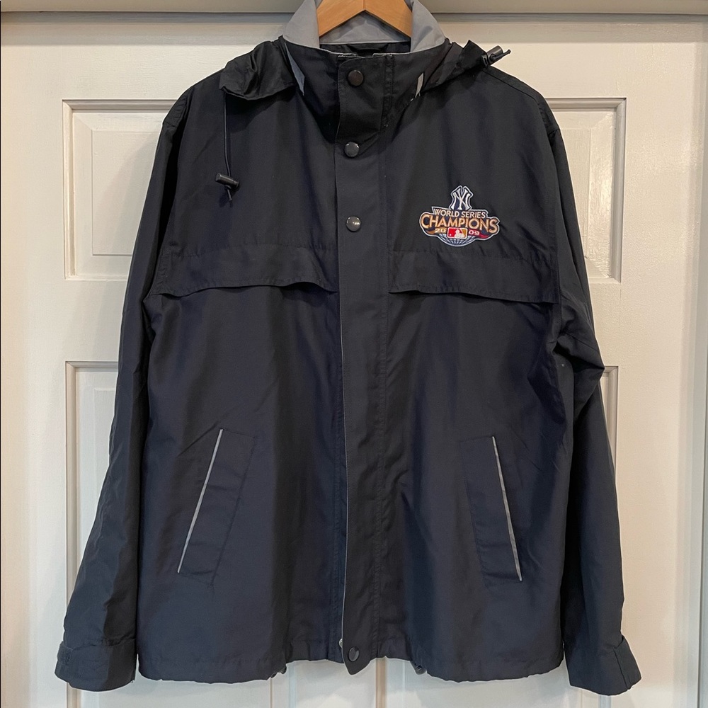 G-III Sports by Carl Banks NY Yankees 2009 world series wind breaker w/ hood